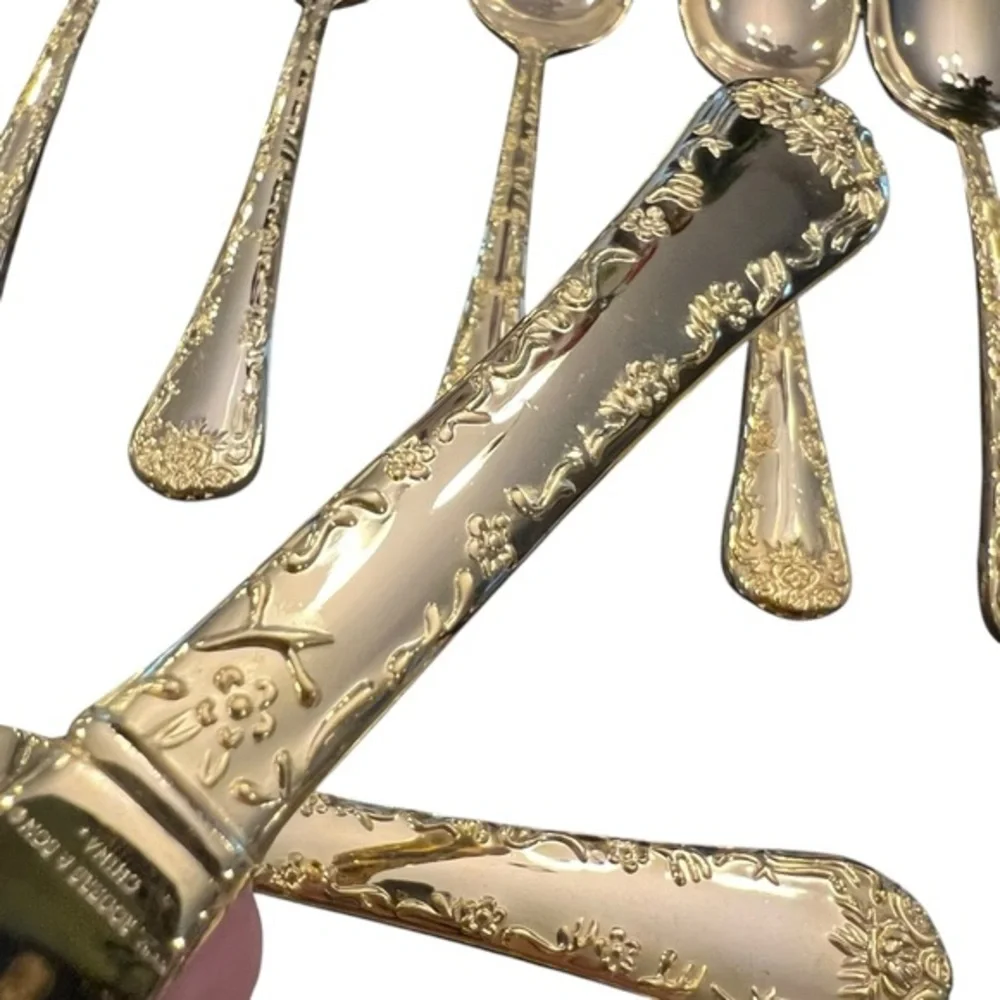 31 WM Rogers & Son Gold Plated Flatware Silverware Enchanted Rose Floral Scroll‎